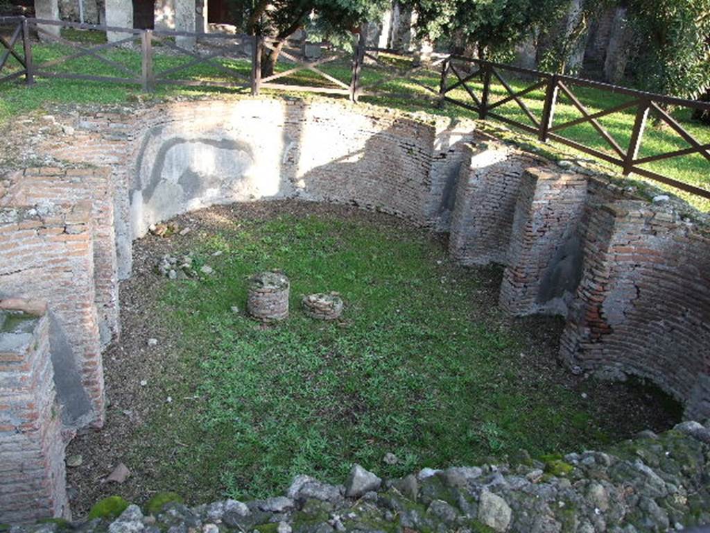 HGW24 Pompeii. December 2006. Pool showing bays in walls and curved end. 
From PAH, 1,1, p. 257, dated 17th August 1771, (and addendum p.122 and p.157): (See No. 15 on the plan by La Vega).
We have worked in the garden of the building outside of the Gate, and have found a well-preserved fish-pond, all of masonry nearly entirely embedded in the soil, with all its pipes all around, where the mouthpieces of the corresponding jets remained, but nothing precious was found.
It was curious to see the well-preserved carbonised trees in the same garden; from which you can refer to the arrangement by which they were planted, and all returned to the earth.
