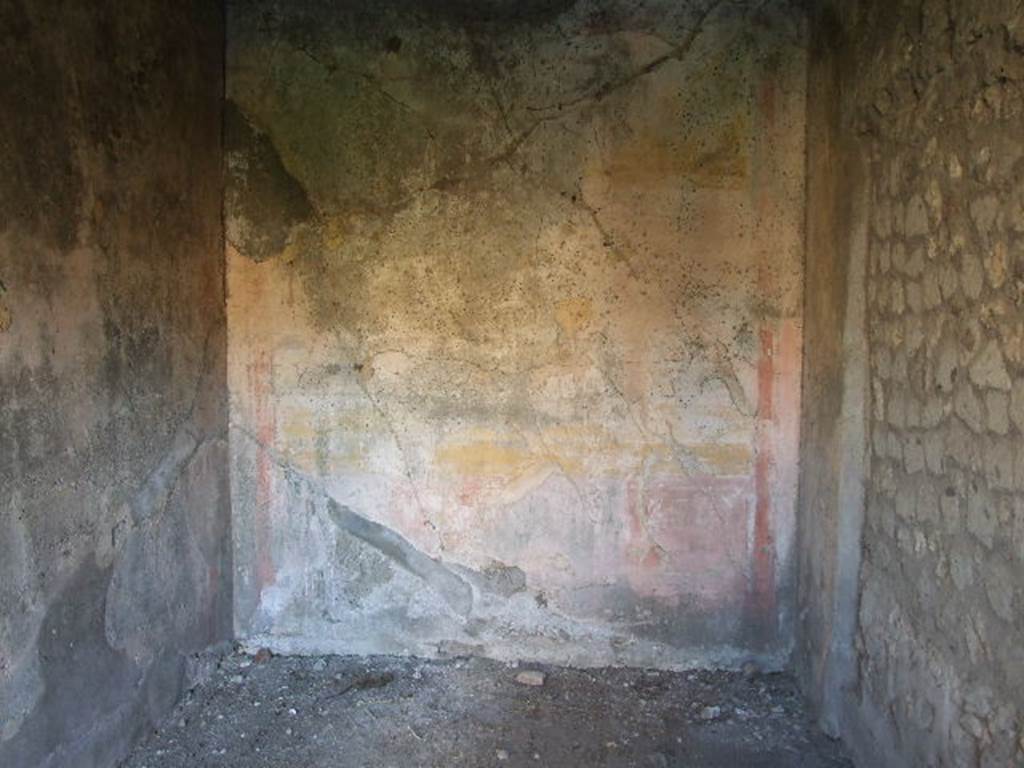 HGW24 Pompeii. December 2006. Small room to the south of peristyle.