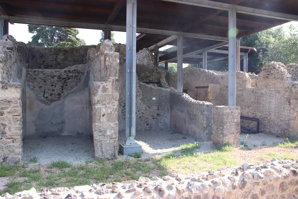 HGW24 Pompeii. Villa of Diomedes. October 2023.
Looking east towards doorways to rooms on south side of tablinum. Photo courtesy of Klaus Heese.
(Fontaine – room 4,3 on left, 4,4, an exedra in centre, and 4,5, on right.) 
