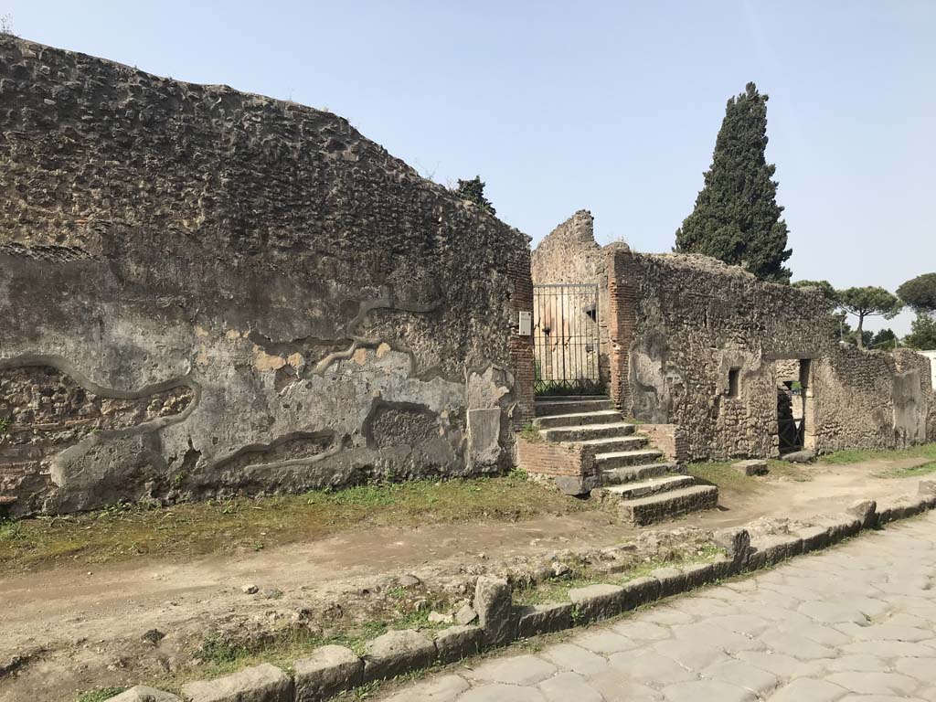 HGW24 Pompeii. April 2019. Looking west to entrance doorway. Photo courtesy of Rick Bauer.