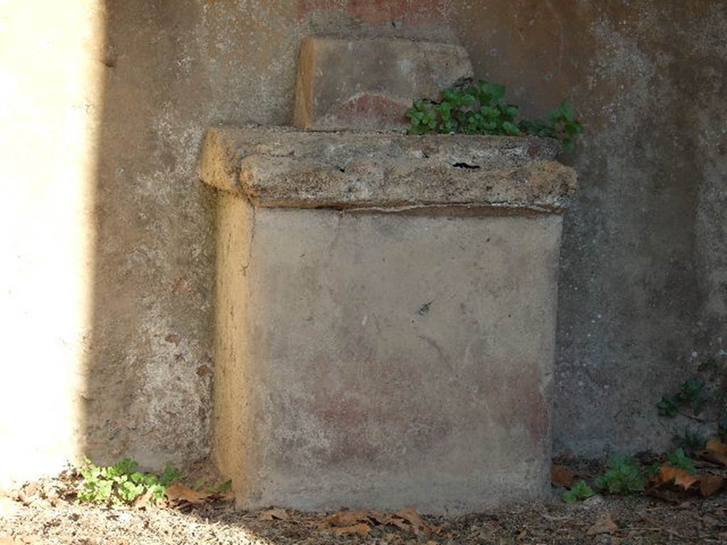 HGE12 Pompeii. December 2006. Masonry podium, according to Boyce, this was the base for a statue.