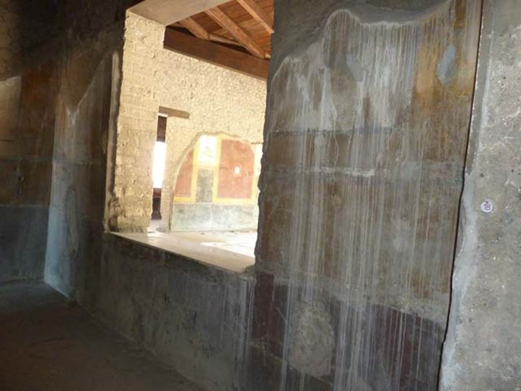 Villa San Marco, Stabiae, September 2015. Room 18, south wall with window to portico 5.