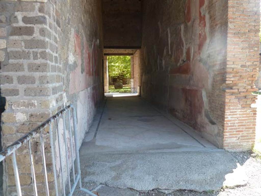 Villa San Marco, Stabiae, September 2015. Corridor 17, looking south towards portico 5, and peristyle.