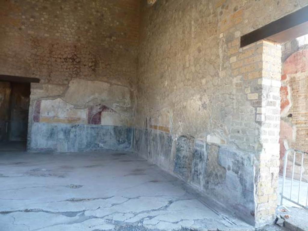 Villa San Marco, Stabiae, September 2015. Room 21, looking towards the south wall, south-west corner and west wall.