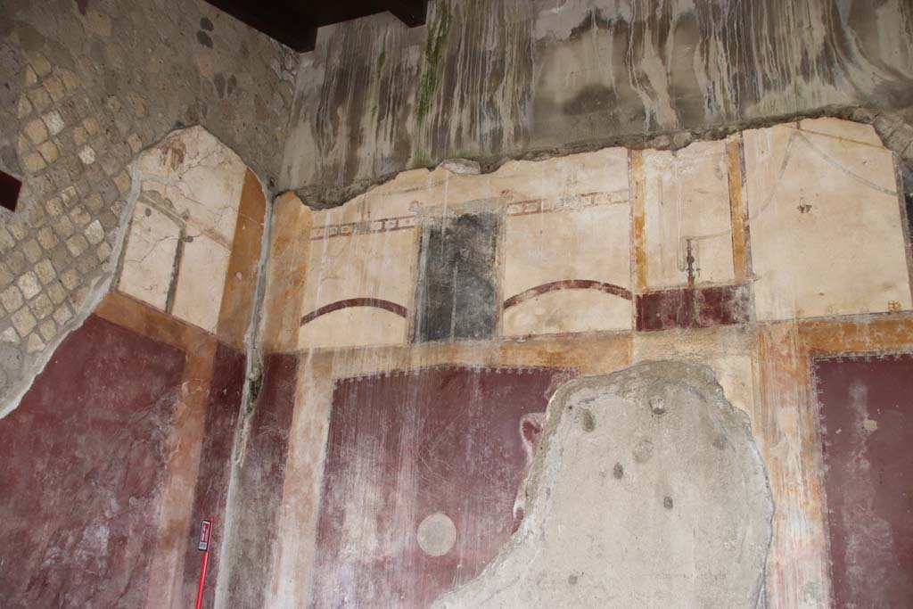 Villa San Marco, Stabiae, September 2019. Room 3, upper west wall in south-west corner of portico. Photo courtesy of Klaus Heese.