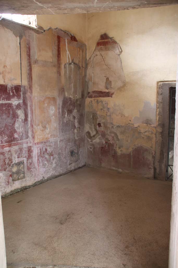 Villa San Marco, Stabiae, September 2019. Room 14, looking towards west wall with fresco of girl on a swing, on left.
On the north wall, the fresco of a seated figure can be seen. Photo courtesy of Klaus Heese. 
