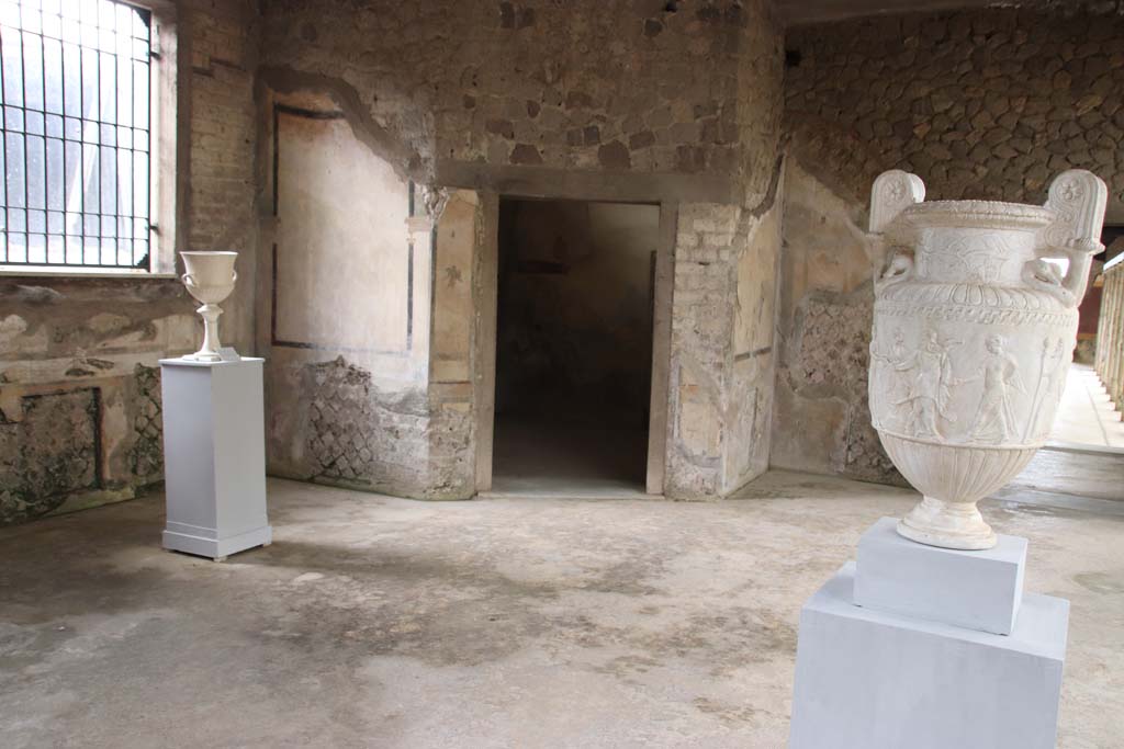 Villa San Marco, Stabiae, September 2019. Looking north.
Room 12, with doorway to room 14, on left, and room 8, leading to west portico, on right. Photo courtesy of Klaus Heese.

