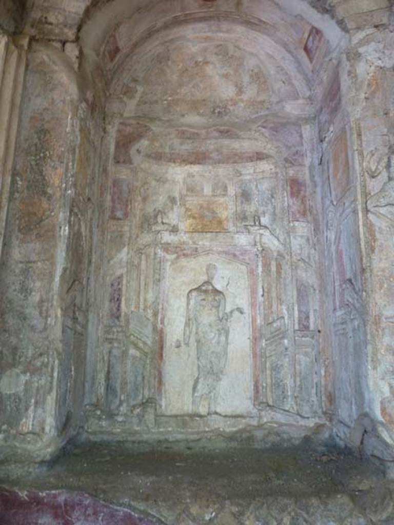 Villa San Marco, Stabiae, September 2015.  Area 65, stuccoed Venus in niche.