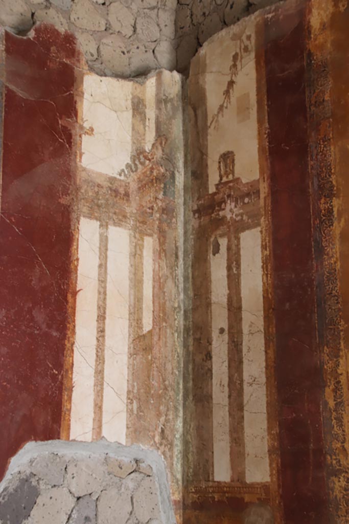Villa San Marco, Stabiae, October 2022. 
Room 53, detail from south-east corner of alcove. Photo courtesy of Klaus Heese.
