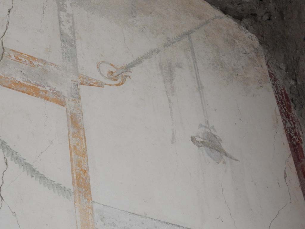 Villa San Marco, Stabiae, June 2019. Room 57, detail from upper south end of east wall. Photo courtesy of Buzz Ferebee