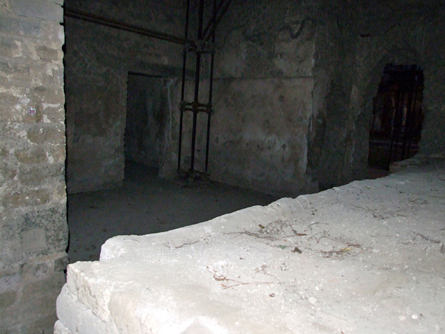 Villa San Marco, Stabiae, September 2015. 
Room 26, looking south-west across bench/hearth towards two adjacent holes made by the Bourbon excavators while tunnelling, one to room 27 and one to room 20.

