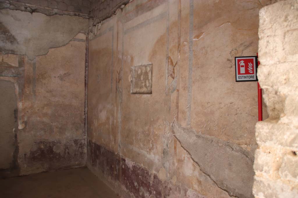 Villa San Marco, Stabiae, September 2021. Room 60, looking along south wall from doorway. Photo courtesy of Klaus Heese.
