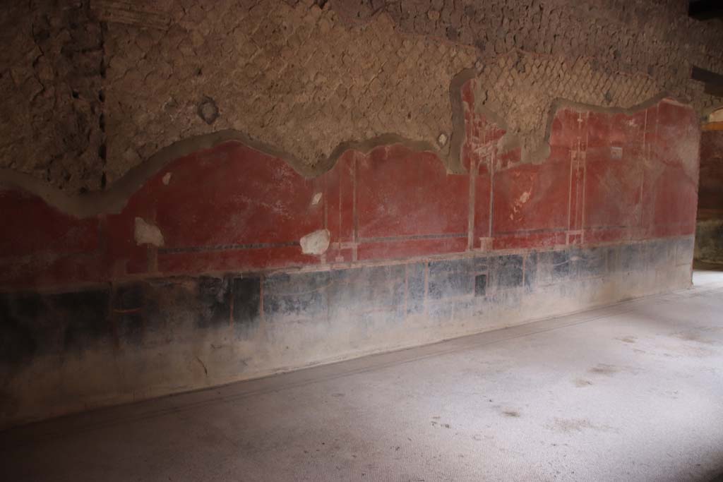 Villa San Marco, Stabiae, September 2019. Corridor 32, looking towards north end of west wall. Photo courtesy of Klaus Heese.