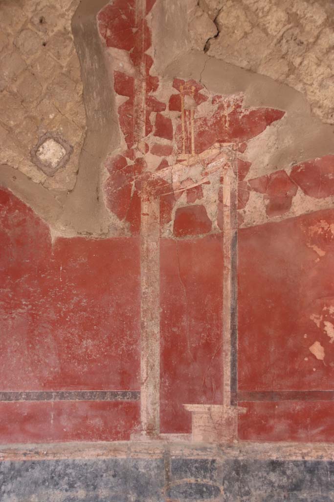 Villa San Marco, Stabiae, September 2019. 
Corridor 32, detail from painted decoration from west wall. Photo courtesy of Klaus Heese.
