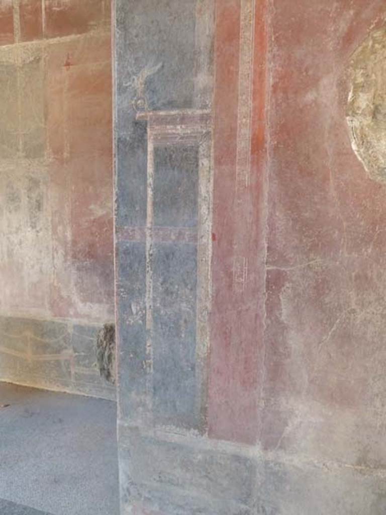 Villa San Marco, Stabiae, September 2015. Room 25, detail from east wall in south-east corner.