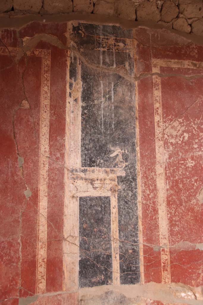 Villa San Marco, Stabiae, October 2020. Room 25, painted decoration from west end of central painting on north wall. Photo courtesy of Klaus Heese.