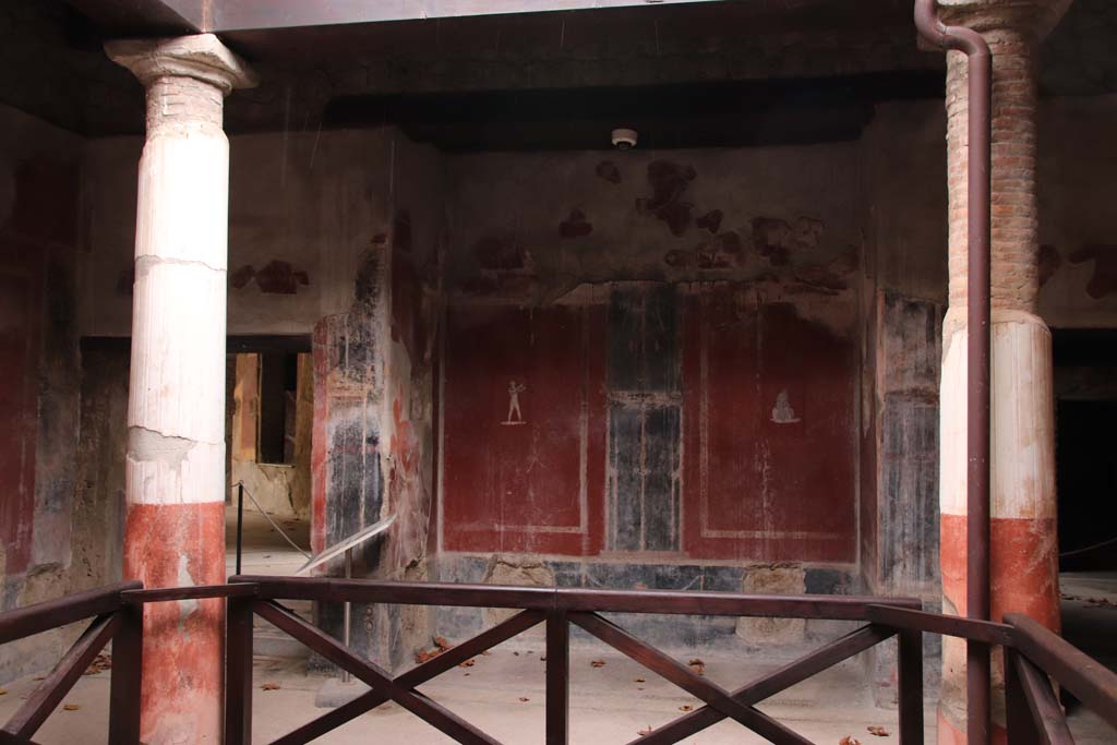 Villa San Marco, Stabiae, October 2020. Room 25, looking towards alcove/recess in west wall. Photo courtesy of Klaus Heese.