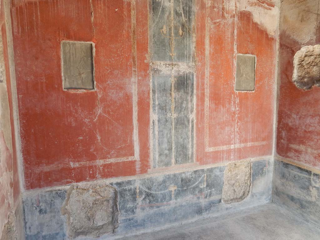 Villa San Marco, Stabiae, June 2019. Room 25, detail of alcove on west side. Photo courtesy of Buzz Ferebee

