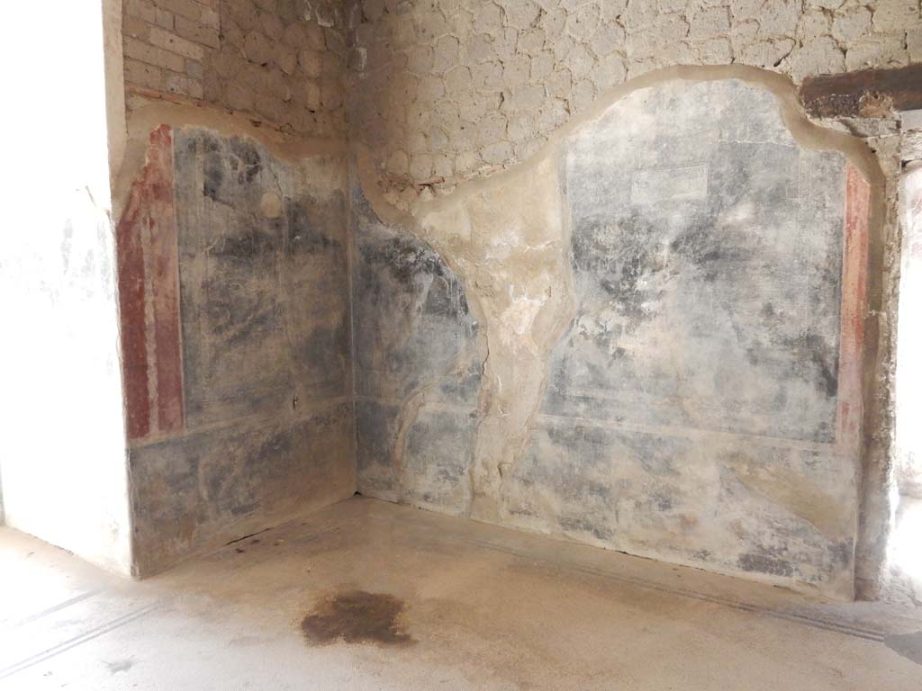 Villa San Marco, Stabiae, June 2019. Room 35, east wall, south-east corner and south wall.  
Photo courtesy of Buzz Ferebee
