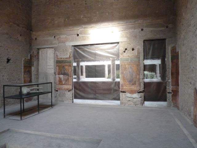 Villa of Mysteries, Pompeii. September 2015. Room 64, looking east across atrium towards blinds with photo of peristyle A imprinted on it, across two of the entrance doorways.
