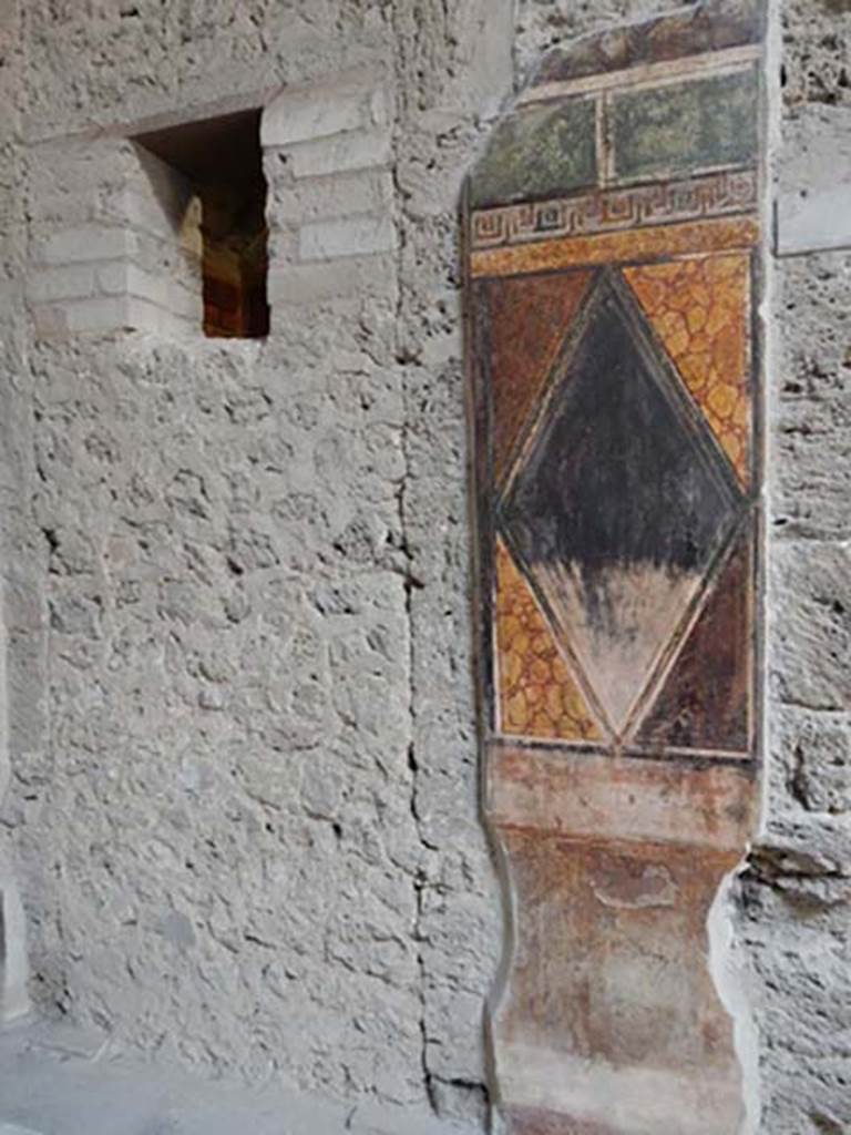 Villa of Mysteries, Pompeii. May 2006. Room 64, wall decoration on north wall next to corridor F2. 