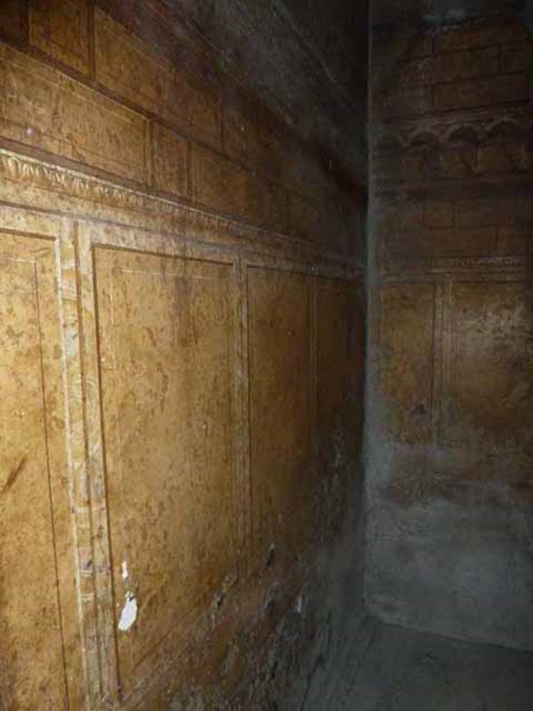 Villa of Mysteries, Pompeii. May 2010. Room 3, cubiculum with one alcove. Looking west from corridor F1 towards south-west corner.