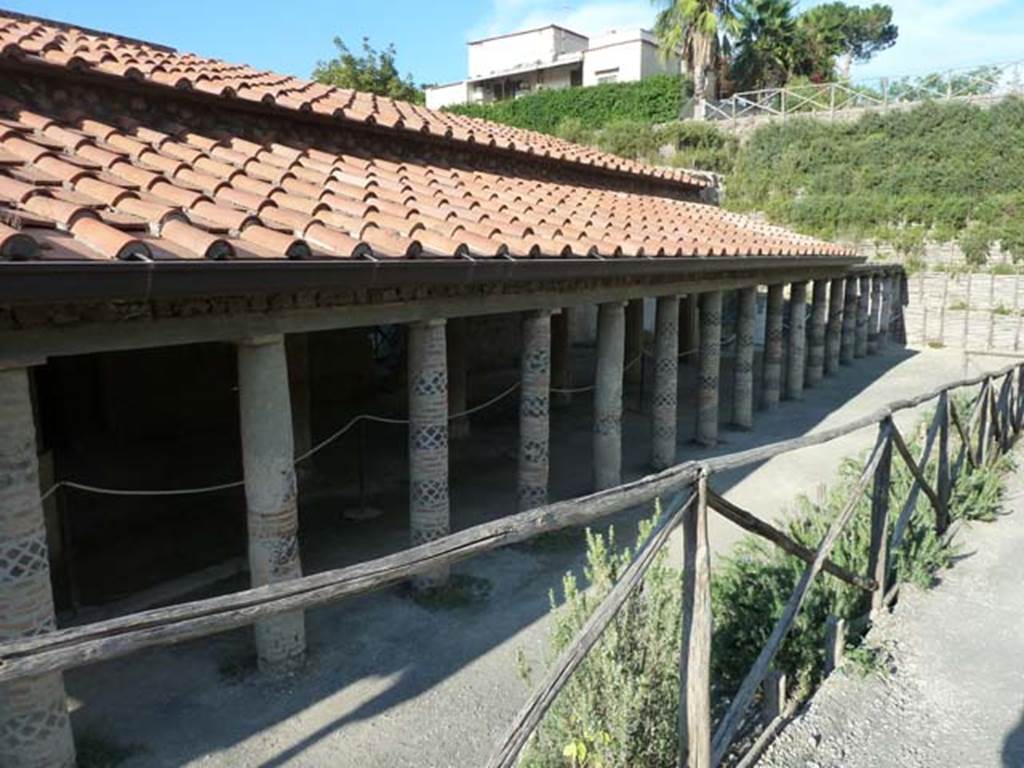 Villa of Mysteries, Pompeii. May 2015. Detail of colonnade on south side, looking east. Photo courtesy of Buzz Ferebee.
