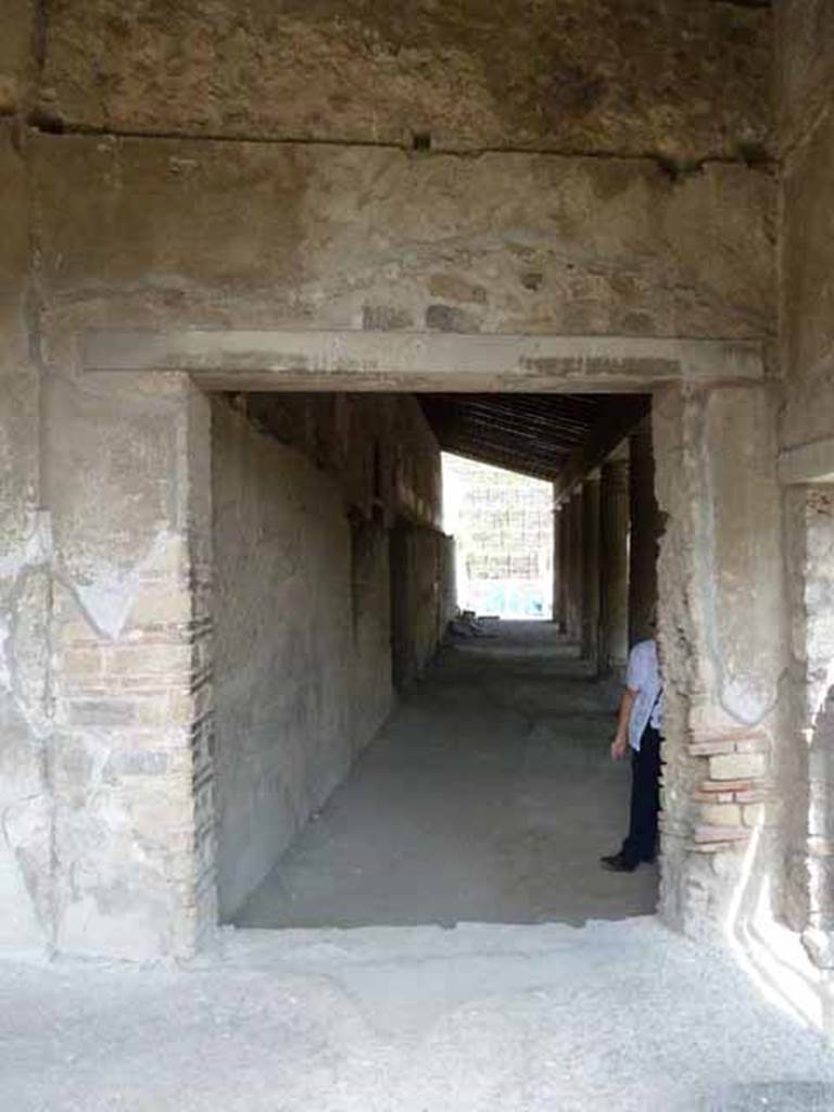 Villa of Mysteries, Pompeii. May 2010. Same doorway as above, on eastern side of portico P6, looking east along southern large colonnade.
