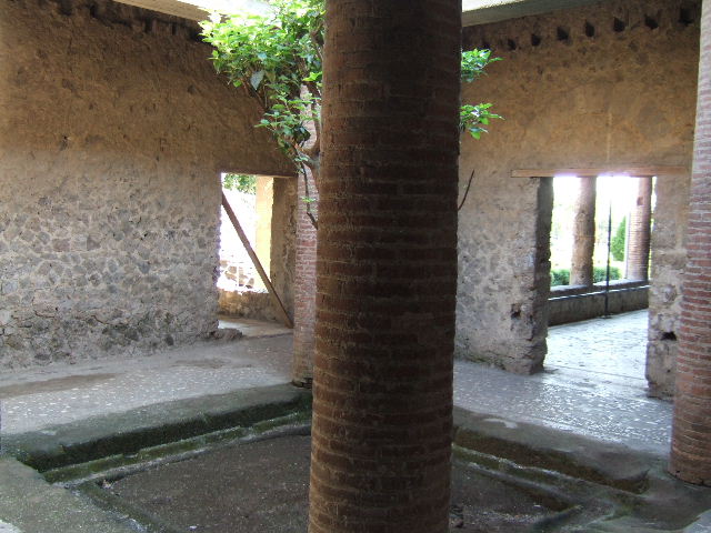 Villa of Mysteries, Pompeii. May 2006. Room 62, tetrastyle atrium. Looking south-west towards rooms 47 and portico P6.