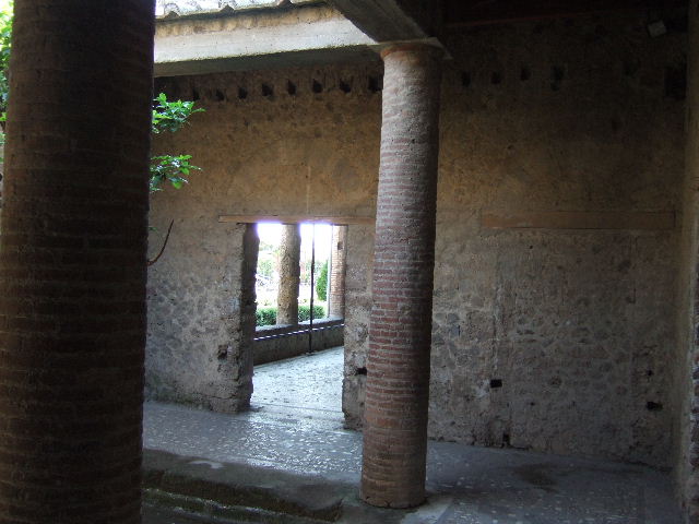 Villa of Mysteries, Pompeii. May 2006. Looking across room 62 towards doorway to portico P6, and blocked doorway to room 6.
