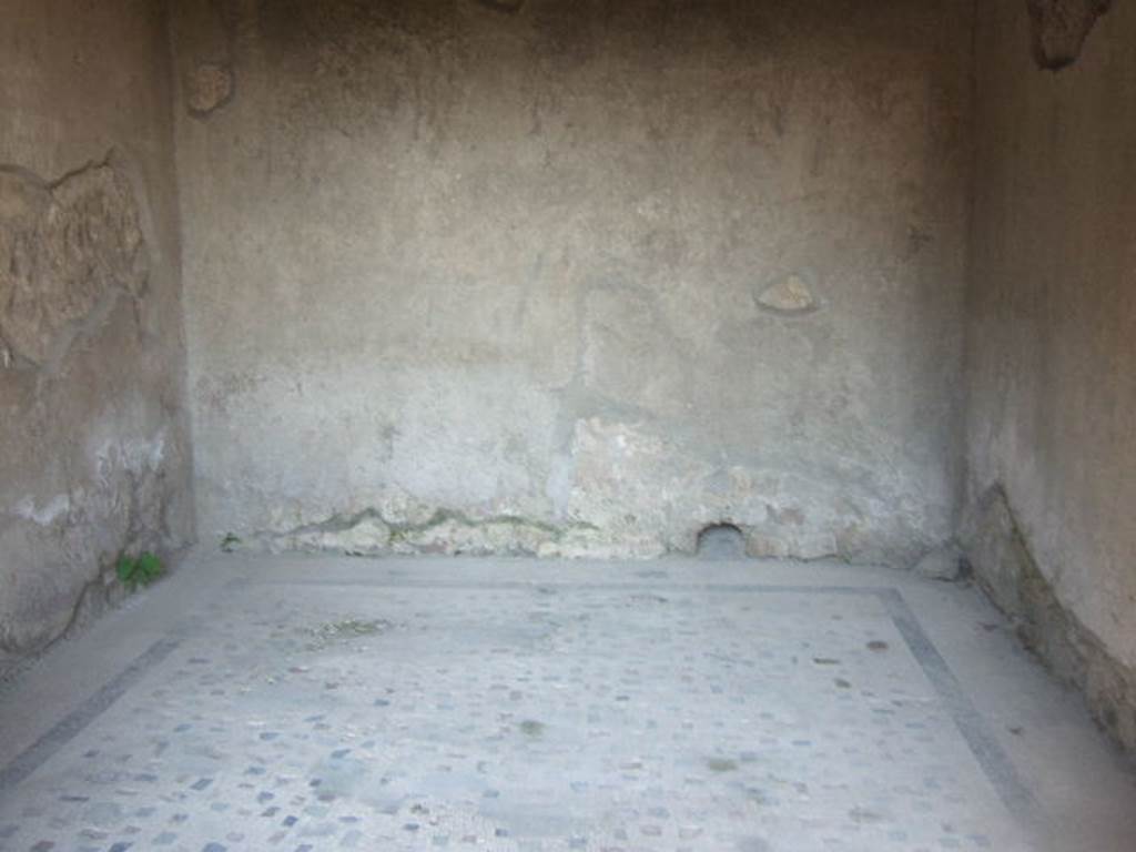 Villa of Mysteries, Pompeii. May 2006. Room 47, east wall.