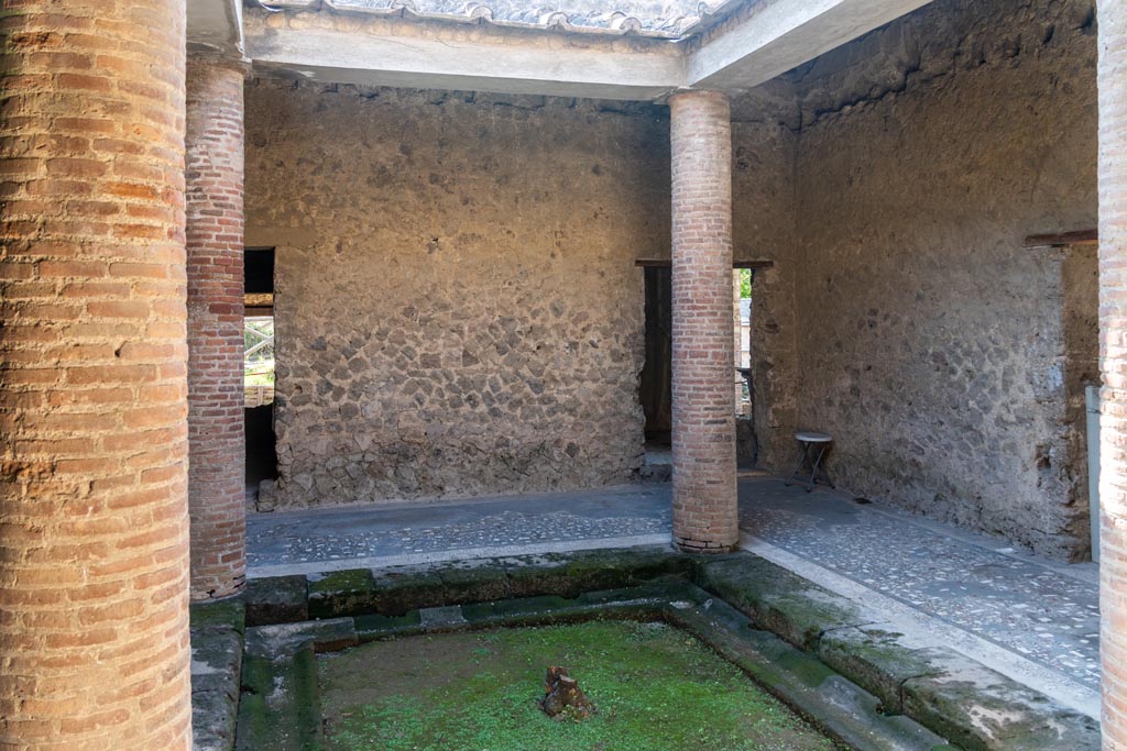 Villa of Mysteries, Pompeii. May 2015. Looking east across impluvium in room 62.
Photo courtesy of Buzz Ferebee.
