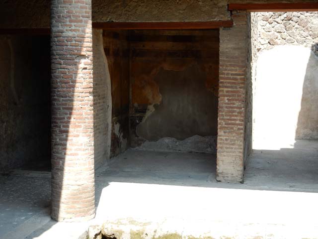 Villa of Mysteries, Pompeii. May 2010. Room 42, north wall.