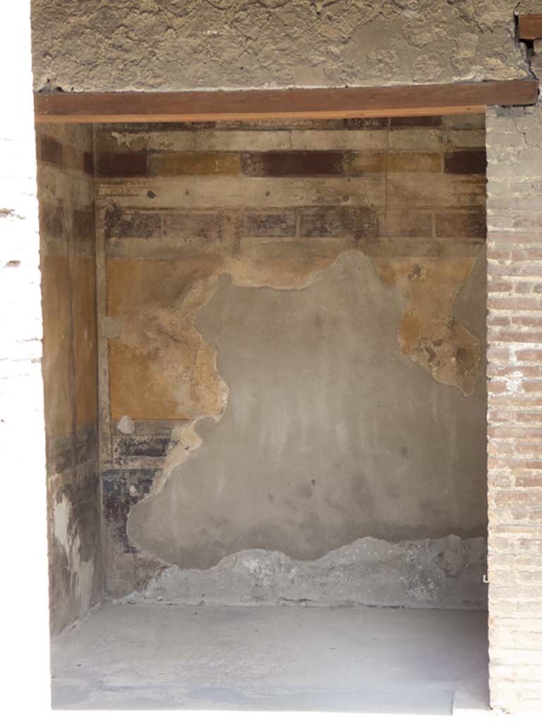 Villa of Mysteries, Pompeii. May 2010. Room 42, vaulted ceiling of east wall.