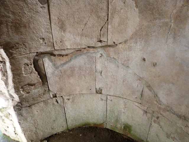 Villa of Mysteries, Pompeii. May 2010. Room 44, inner curved wall of laconicum, the sweating room.