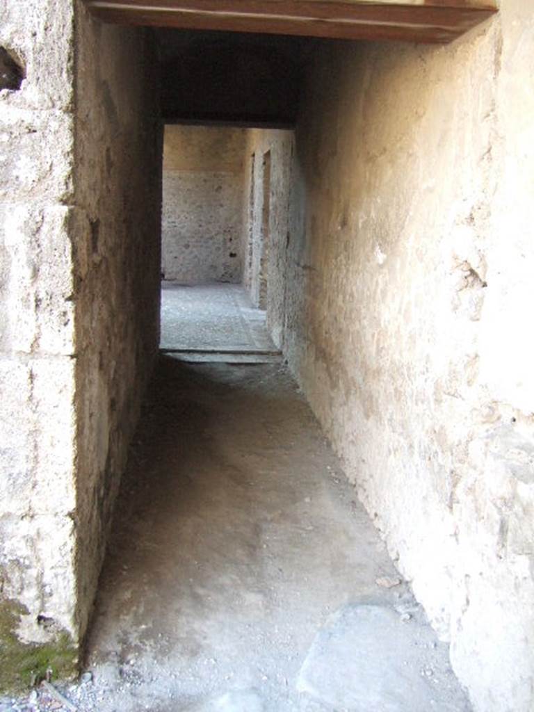 Villa of Mysteries, Pompeii. May 2006. Corridor leading to room 62, from kitchen area, looking west.