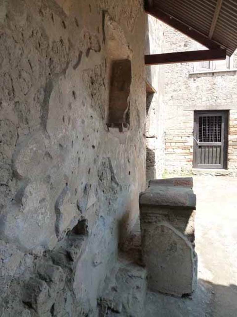Villa of Mysteries, Pompeii. May 2010. Room 61, kitchen courtyard. North side with lararium and altar. Looking east.
