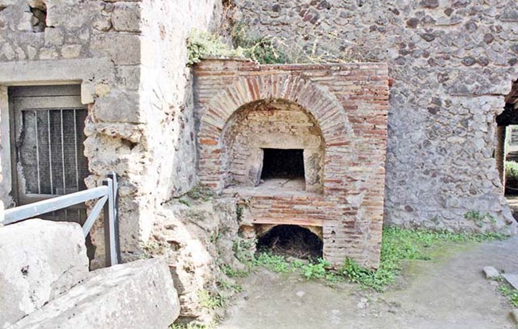 Villa of Mysteries, Pompeii. May 2010. Room 61, kitchen courtyard, oven near south wall. Photo courtesy of Buzz Ferebee.
