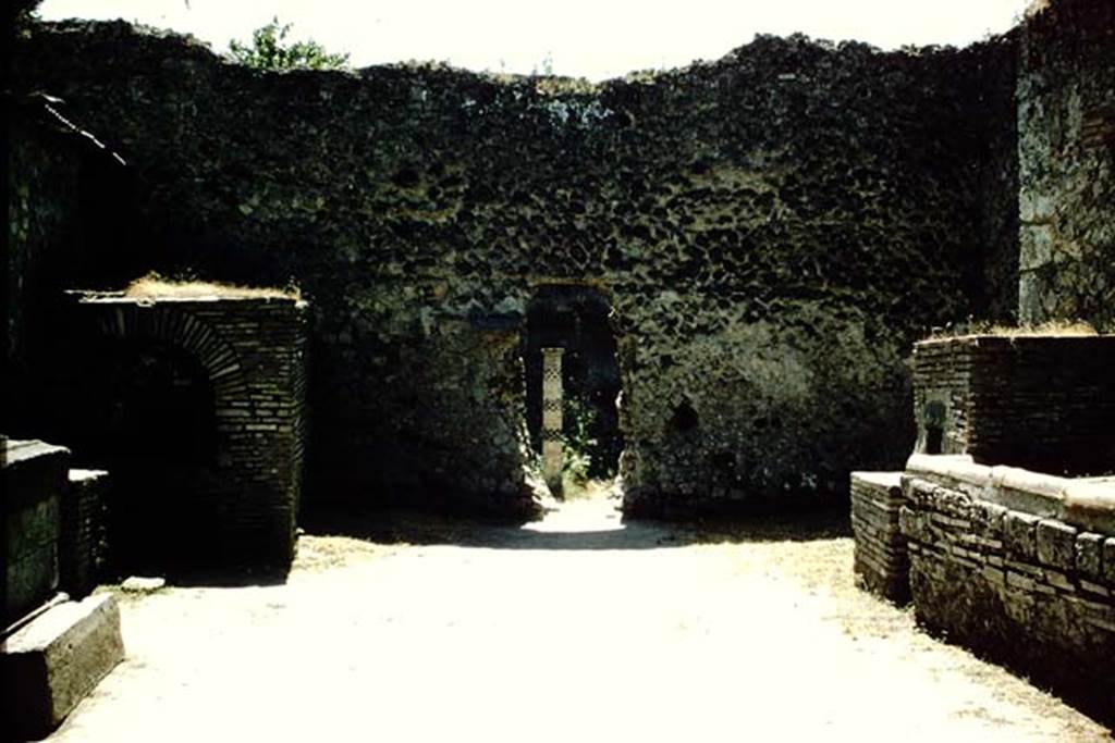 Villa of Mysteries, Pompeii. May 2010. Room 61, oven near south wall. 