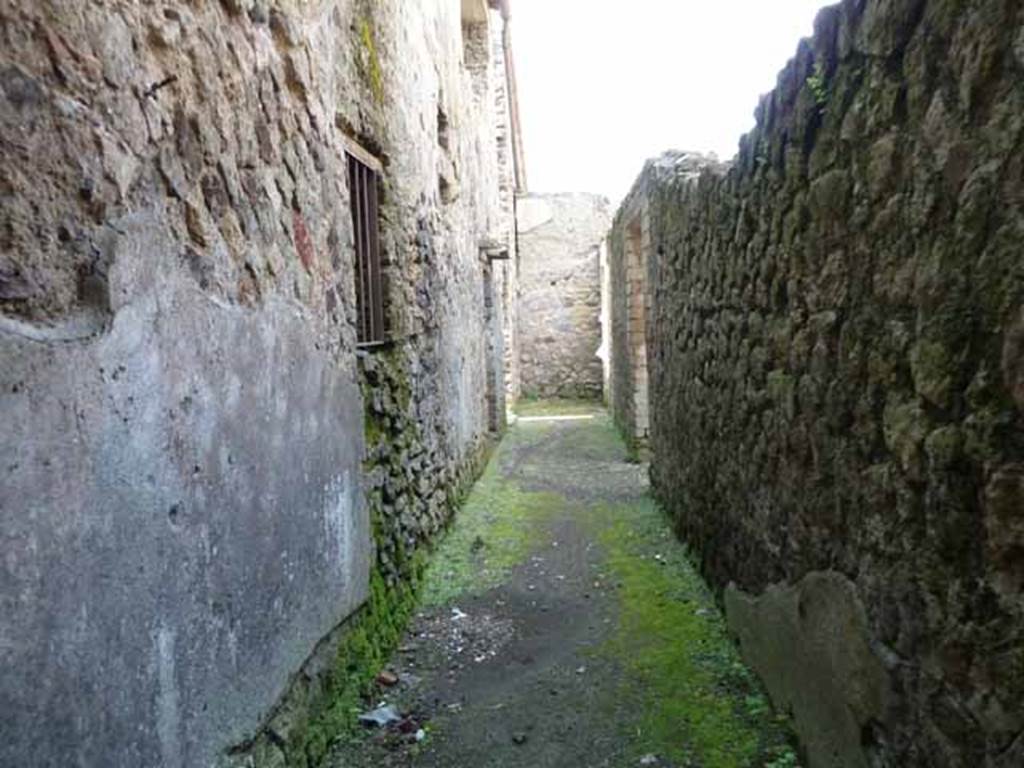 Villa of Mysteries, Pompeii. May 2010. Corridor to servants’ area, looking north.