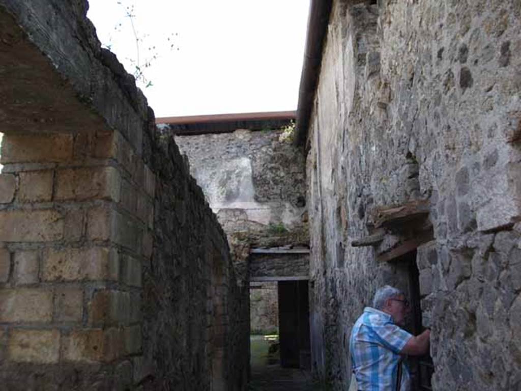 Villa of Mysteries, Pompeii. May 2010. Corridor in servants’ area. Looking south near room 31.