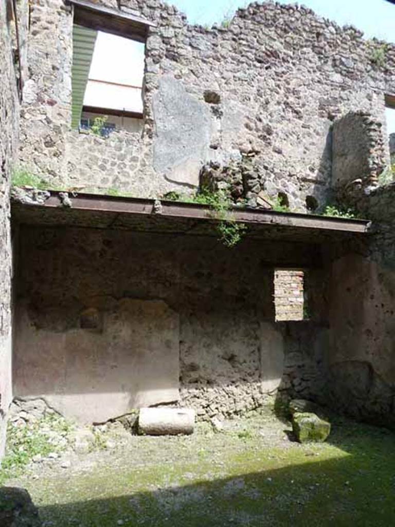 Villa of Mysteries, Pompeii. May 2010. Room 33, south wall.
