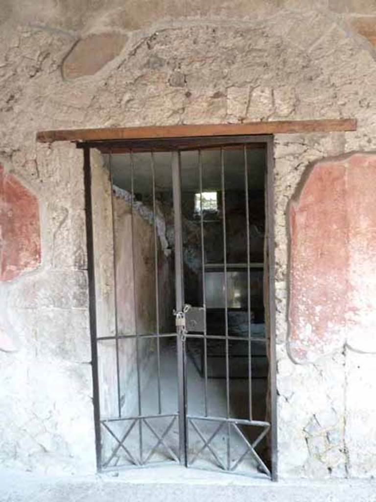 Villa of Mysteries, Pompeii. May 2010. Doorway to room 32, room with farming tools and kitchen.