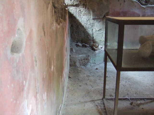 Villa of Mysteries, Pompeii. May 2006. Room 32, structure in north-east corner.