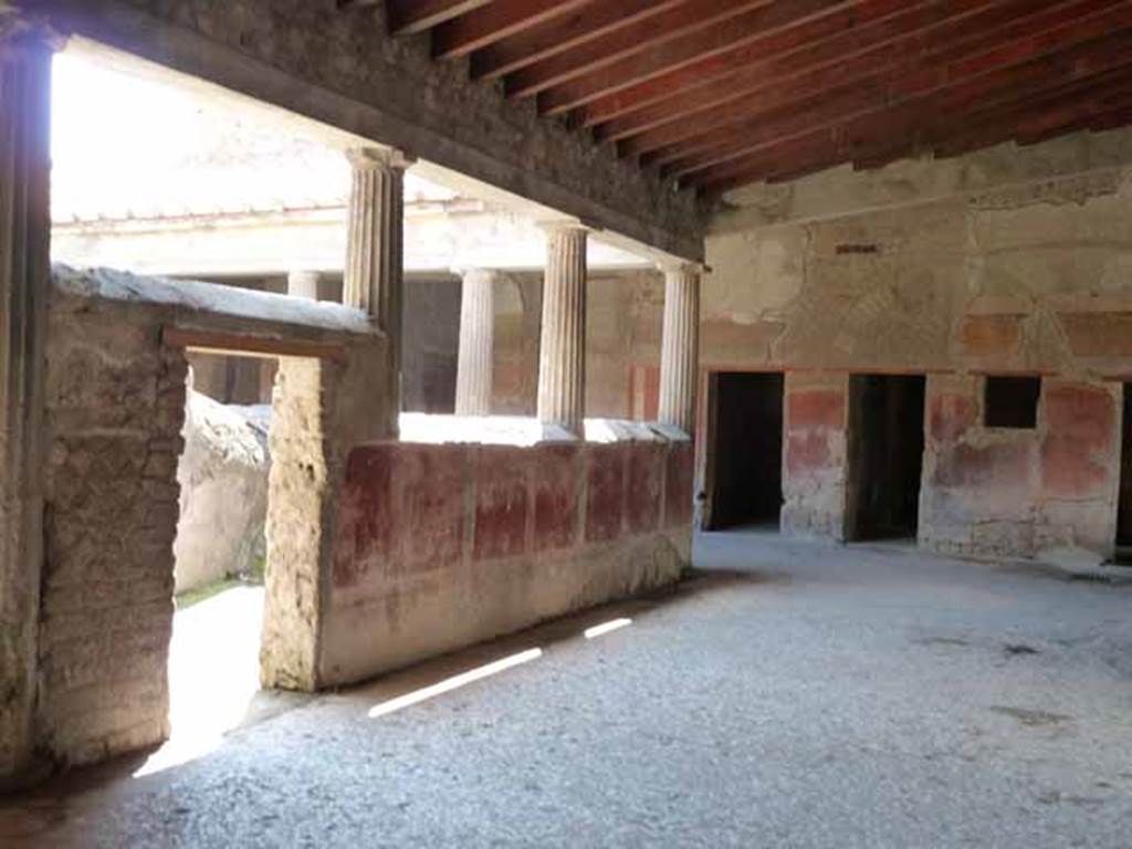 Villa of Mysteries, Pompeii. May 2010. Looking west along south wall, or pluteus, of peristyle D.