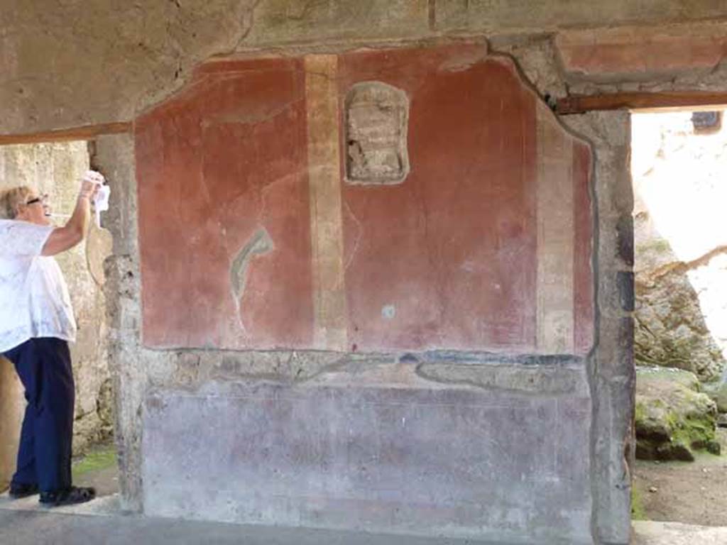 Villa of Mysteries, Pompeii. May 2010. Doorways to corridor 27, and room 28.