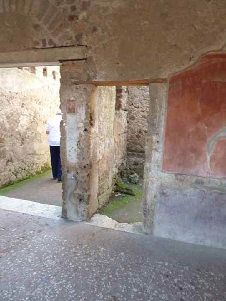 Villa of Mysteries, Pompeii. May 2006. Doorway to room 28, rustic cubiculum.
