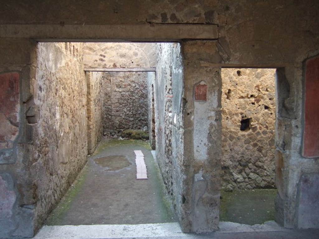 Villa of Mysteries, Pompeii. May 2006. Doorways to corridor 27 and room 28.