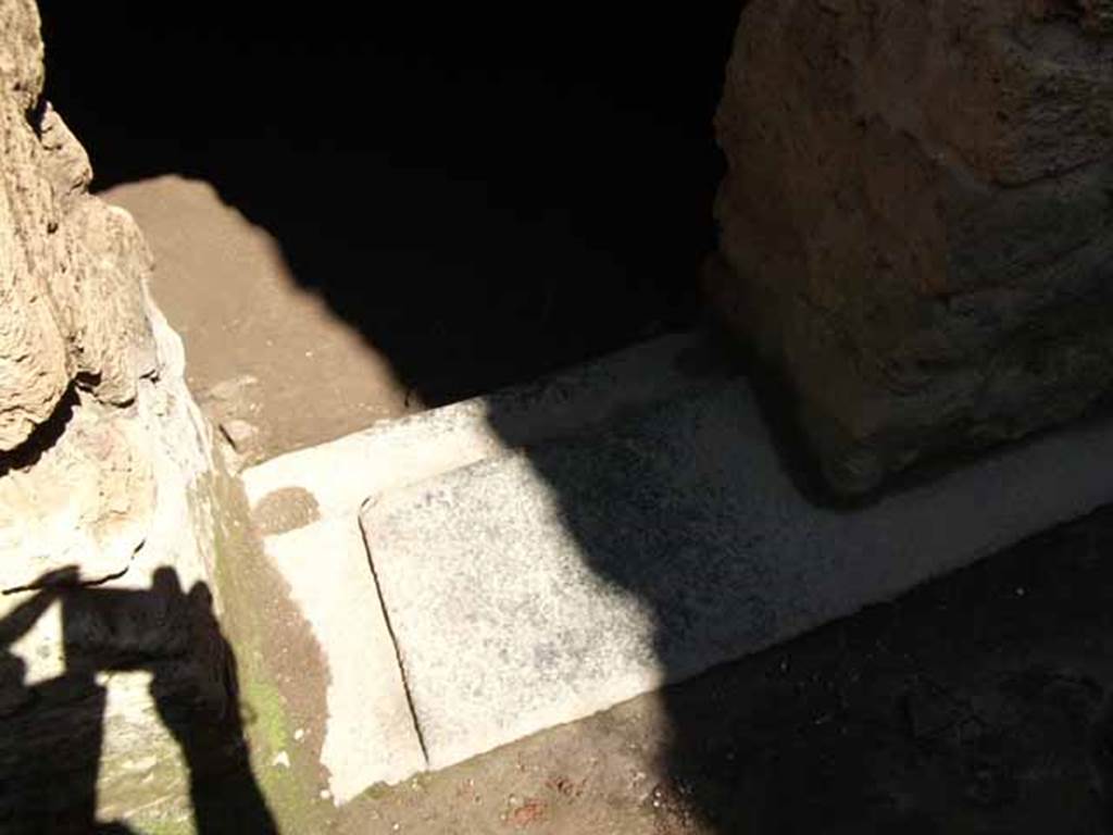 Villa of Mysteries, Pompeii. May 2010. Threshold or sill to rooms 48-9