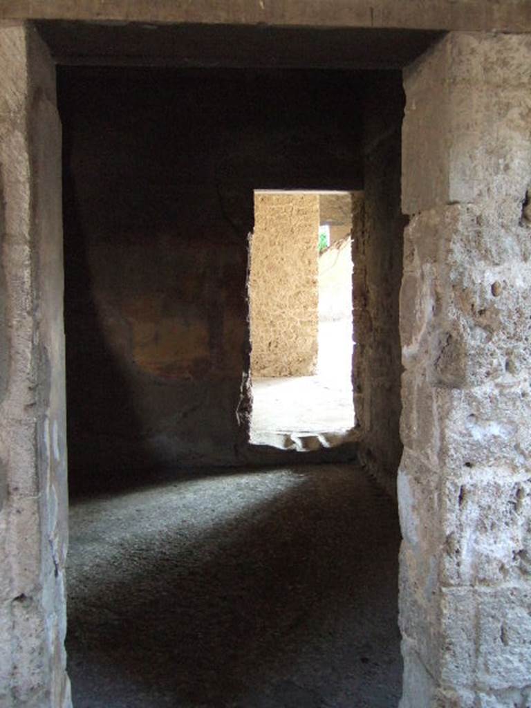 Villa of Mysteries, Pompeii. May 2006. Room 21 cubiculum, looking west.
